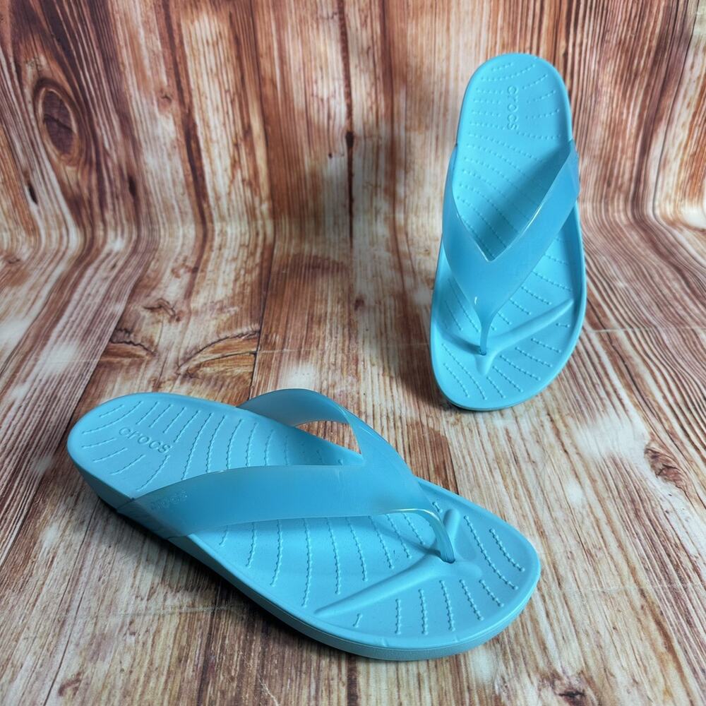 Crocs SPLASH GLOSSY Women Size 9 Aqua Blue Flip Flops Thongs Sandals Beach Shoes